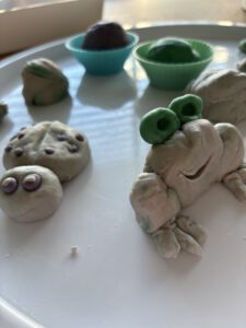 Kikker gemaakt van klei